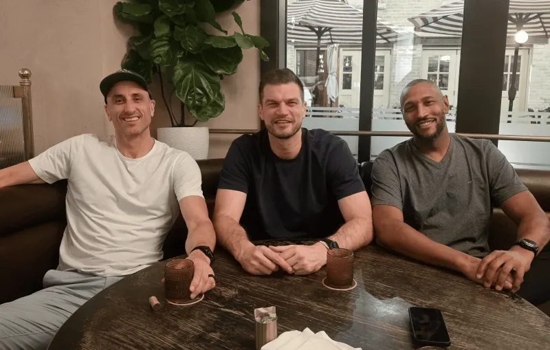 开云-吉诺比利晒出和斯普利特、迪奥合影：和老朋友们叙旧太棒了