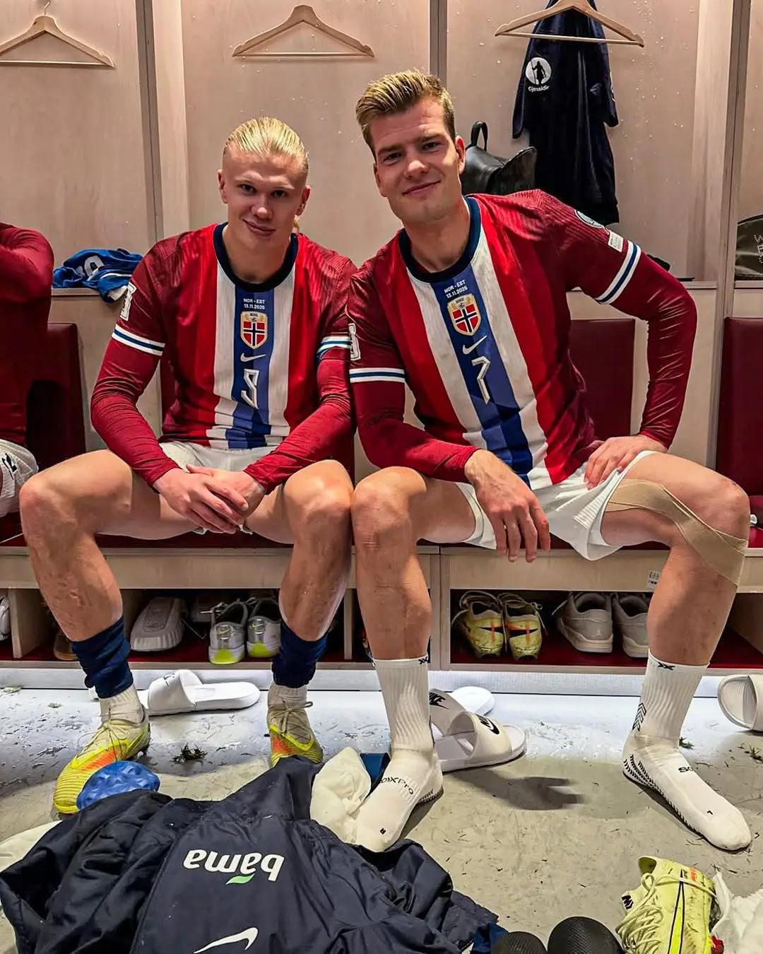 开云-你也有小鸟依人的时候？哈兰德与瑟洛特的合照引发关注